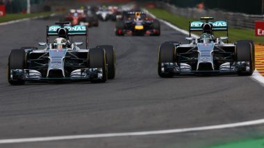 F1, GP Belgio 2014: Lewis Hamilton e Nico Rosberg (Mercedes) in battaglia