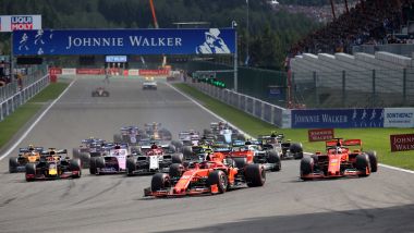 F1 GP Belgio 2019, Spa: la partenza della gara con Leclerc (Ferrari) al comando del gruppo