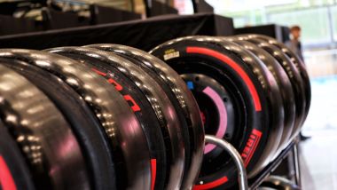 F1 GP Belgio 2023, Spa-Francorchamps: gomme Pirelli Soft nel box Alpine