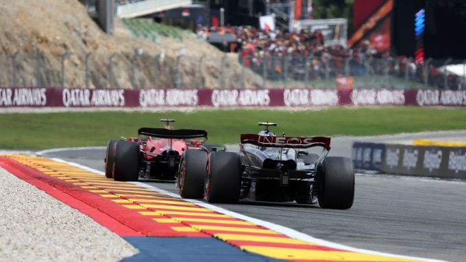F1 GP Belgio 2023, Spa: Lewis Hamilton (Mercedes AMG F1) all'inseguimento di Charles Leclerc (Scuderia Ferrari)