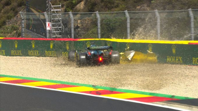 F1 GP Belgio 2023, Spa: l'incidente di Lance Stroll (Aston Martin Racing) in SQ2 | Foto: Twitter @F1
