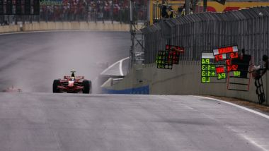 F1 GP Brasile 2008, Interlagos: Felipe Massa (Scuderia Ferrari) primo al traguardo