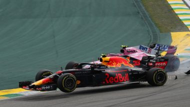 F1, GP Brasile 2018: l'incidente tra Max Verstgappen (Red Bull) ed Esteban Ocon (Force India)