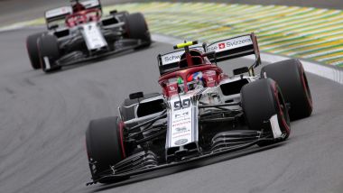 F1, GP Brasile 2019: Antonio Giovinazzi e Kimi Raikkonen (Alfa Romeo) impegnati sul circuito di Interlagos