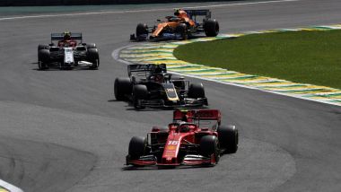 F1, GP Brasile 2019: Charles Leclerc (Ferrari) precede Kevin Magnussen (Haas) e Antonio Giovinazzi (Alfa Romeo)