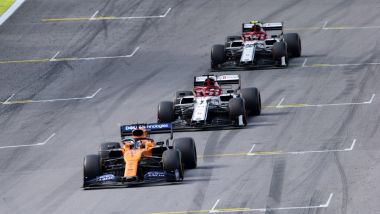 F1 GP Brasile 2019, Interlagos: Carlos Sainz (McLaren), Kimi Raikkonen, Antonio Giovinazzi (Alfa Romeo)