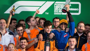 F1, GP Brasile 2019: la McLaren festeggia il terzo posto di Carlos Sainz