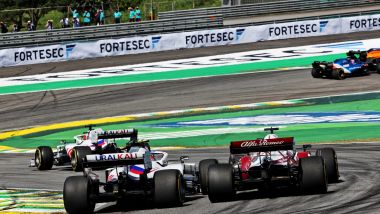 F1, GP Brasile 2021: il sorpasso di Kimi Raikkonen su Mick Schumacher
