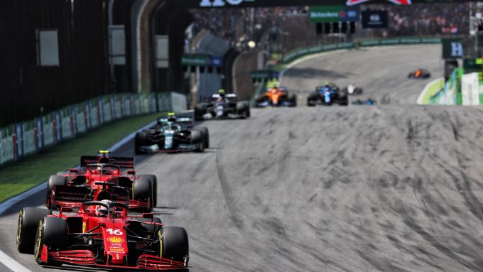 F1 GP Brasile 2021, Interlagos: Charles Leclerc davanti al compagno di casa Ferrari, Carlos Sainz 
