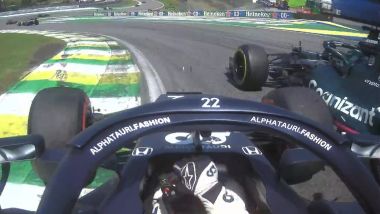 F1 GP Brasile 2021, Interlagos: Yuki Tsunoda (AlphaTauri) colpisce Lance Stroll (Aston Martin)
