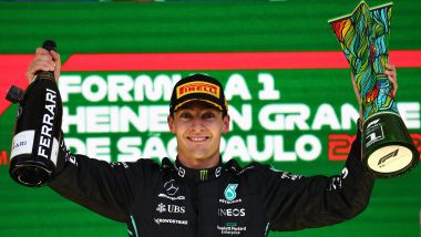 F1 GP Brasile 2022, Interlagos: George Russell (Mercedes AMG F1) sul gradino più alto del podio 