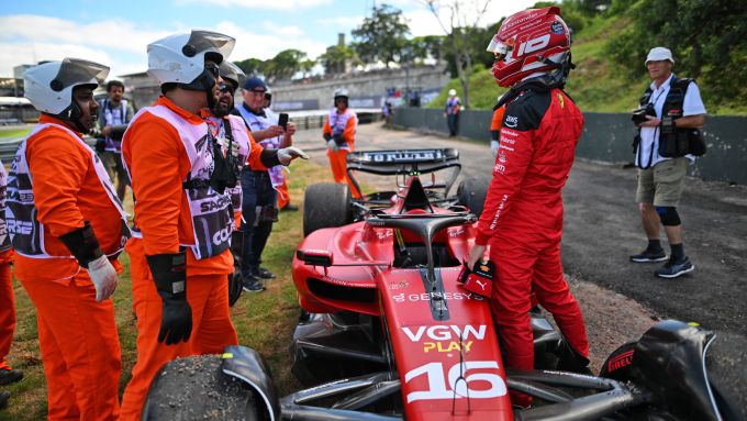 F1 GP Brasile 2023, Interlagos: Charles Leclerc (Scuderia Ferrari) dopo l'incidente nel giro di formazione 