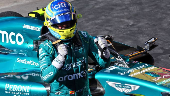 F1 GP Brasile 2023, Interlagos: Fernando Alonso (Aston Martin Racing) esulta per il terzo posto