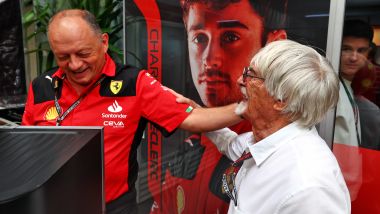 F1 GP Brasile 2023, Interlagos: Frederic Vasseur (Scuderia Ferrari) scherza con Bernie Ecclestone