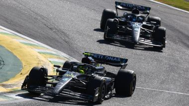 F1 GP Brasile 2023, Interlagos: Lewis Hamilton e George Russell (Mercedes AMG F1) in azione durante il GP