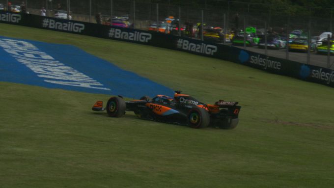 F1 GP Brasile 2023, Interlagos: Oscar Piastri (McLaren F1 Team) in testacoda in Q3 | Foto: Twitter @F1