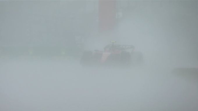 F1 GP Canada 2023, Montreal: Carlos Sainza cerca di domare la sua Ferrari nel nubifragio delle PL2 | Foto: Twitter @F1