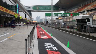 F1 GP Cina 2019, la pit-lane della pista di Shanghai