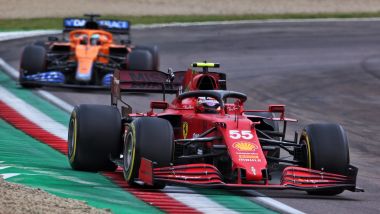 F1 GP Emilia Romagna 2020, Imola: Carlos Sainz (Ferrari) davanti a Daniel Ricciardo (McLaren)