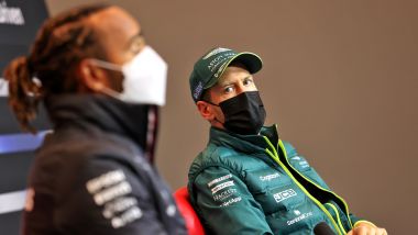 F1, GP Emilia Romagna 2021: Lewis Hamilton (Mercedes) e Sebastian Vettel (Aston Martin)