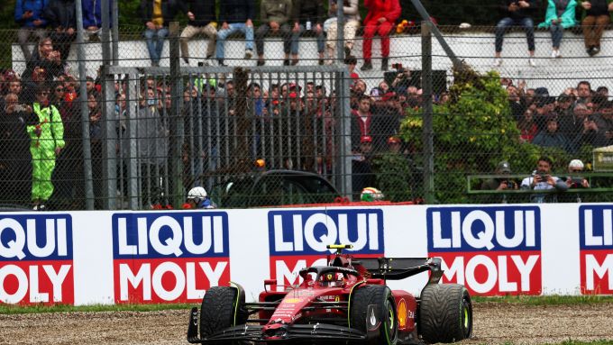 F1 GP Emilia-Romagna 2022, Imola: Carlos Sainz (Scuderia Ferrari) subito ritirato