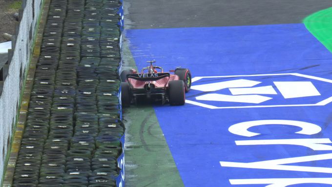 F1 GP Emilia-Romagna 2022, Imola: Charles Leclerc (Scuderia Ferrari) sbatte alla Variante Alta