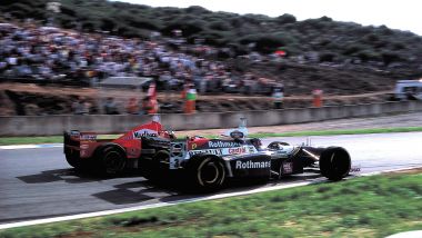 F1 GP Europa 1997, Jerez: Michael Schumacher (Ferrari) e Jacques Villeneuve (Williams) in lotta