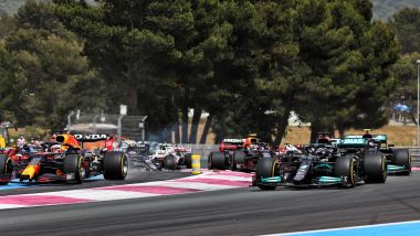 F1 GP Francia 2021, Le Castellet: Max Verstappen (Red Bull) va lungo alla prima curva