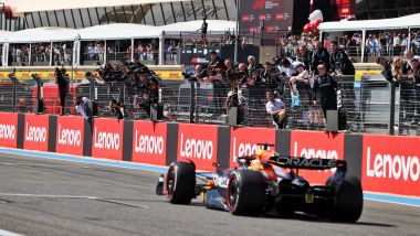 F1 GP Francia 2022, Le Castellet: Max Verstappen (Red Bull Racing) taglia per primo il traguardo 