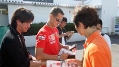 Massa e la lezione dell'autografo a Schumacher