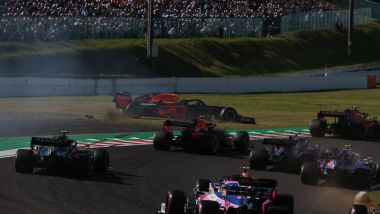 F1 GP Giappone 2019, Suzuka: la delicata partenza di Albon e Verstappen (Red Bull)