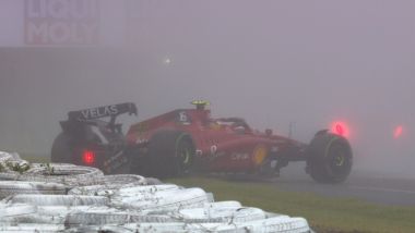 F1 GP Giappone 2022, Suzuka: Carlos Sainz (Scuderia Ferrari) a muro nel corso del primo giro di gara | Foto: Twitter @F1