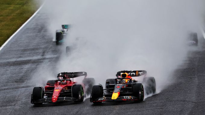 F1 GP Giappone 2022, Suzuka: Charles Leclerc (Scuderia Ferrari) e Max Verstappen (Red Bull Racing) al via