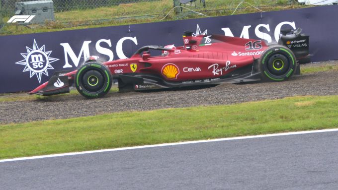 F1 GP Giappone 2022, Suzuka: l'uscita di pista di Charles Leclerc (Scuderia Ferrari) nelle FP2 | Foto: Twitter @F1