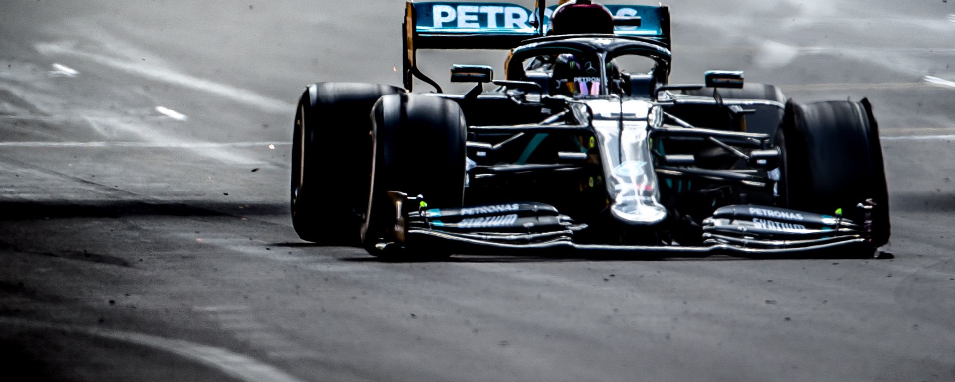 Dopo che il calcio non è tornato a casa, è il turno del motorsport, che di sicuro rimarrà in Inghilterra per almeno qualche giorno. Ecco a voi la race preview del Gran premio della Gran Bretagna 2021