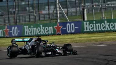 F1 GP Gran Bretagna 2020, Silverstone: Lewis Hamilton (Mercedes) con l'anteriore sinistra a terra