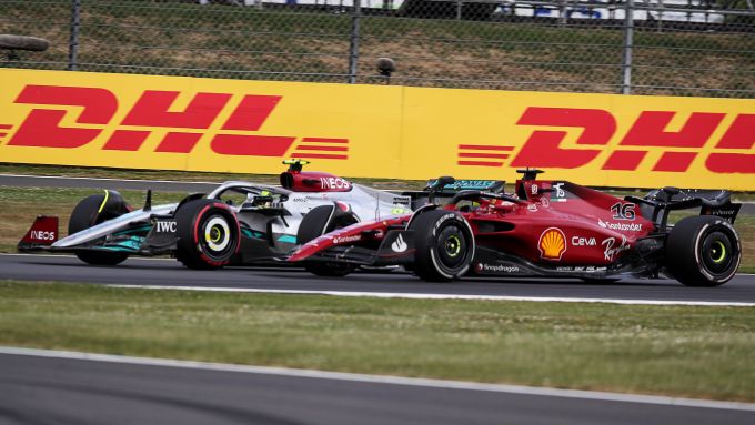 F1 GP Gran Bretagna 2022, Silverstone: la lotta tra Lewis Hamilton (Mercedes e Charles Leclerc (Ferrari) 