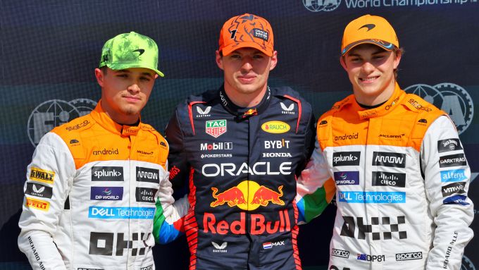 F1 GP Gran Bretagna 2023, Silverstone: Max Verstappen (Red Bull Racing) con Lando Norris e Oscar Piastri (McLaren F1 Team)