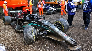 F1, GP Imola 2021: la Mercedes di Valtteri Bottas dopo l'incidente con George Russell