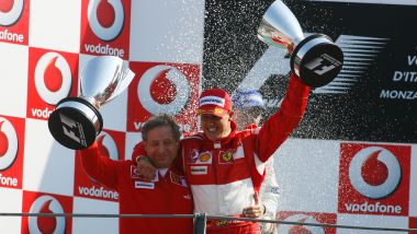 F1, GP Italia 2006: Jean Todt e Michael Schumacher festeggiano la vittoria Ferrari a Monza