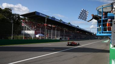 F1, GP Italia 2019: Charles Leclerc (Ferrari) transita sotto alla bandiera a scacchi