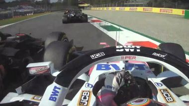 F1 GP Italia 2020, Monza: Sergio Perez (Racing Point) a contatto con Max Verstappen (Red Bull)