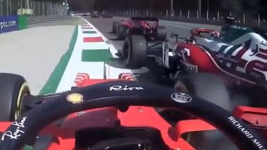 F1 GP Italia 2021, Monza: Antonio Giovinazzi (Alfa Romeo) taglia la strada a Carlos Sainz (Ferrari)