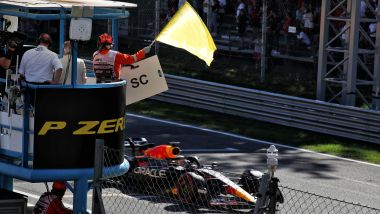 F1 GP Italia 2022, Monza: Max Verstappen (Red Bull Racing) taglia il traguardo in regime di Safety Car