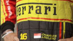 Ferrari a Monza signora in giallo: nuove tute per Leclerc e Sainz