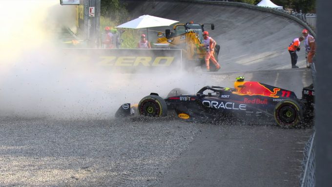F1 GP Italia 2023, Monza: L'incidente di Sergio Perez (Red Bull Racing) nelle FP2 | Foto: Twitter @F1