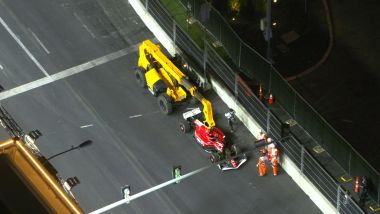 F1 GP Las Vegas 2023: Carlos Sainz (Scuderia Ferrari) fermo in pista nelle FP1 | Foto: Twitter @F1