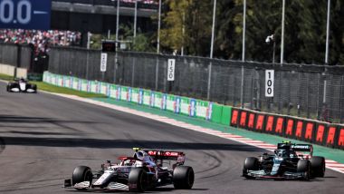 F1, GP Messico 2021: Antonio Giovinazzi seguito da Sebastian Vettel