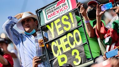 F1, GP Messico 2021: i cartelli che indicavano la posizione corretta per Checo