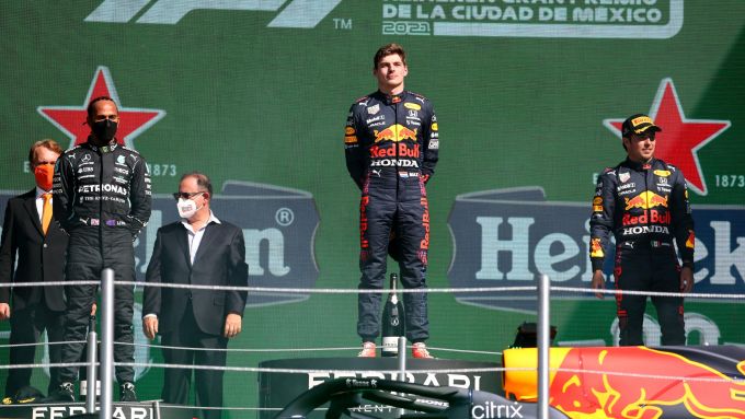 F1, GP Messico 2021: il podio con Lewis Hamilton, Max Verstappen e Sergio Perez